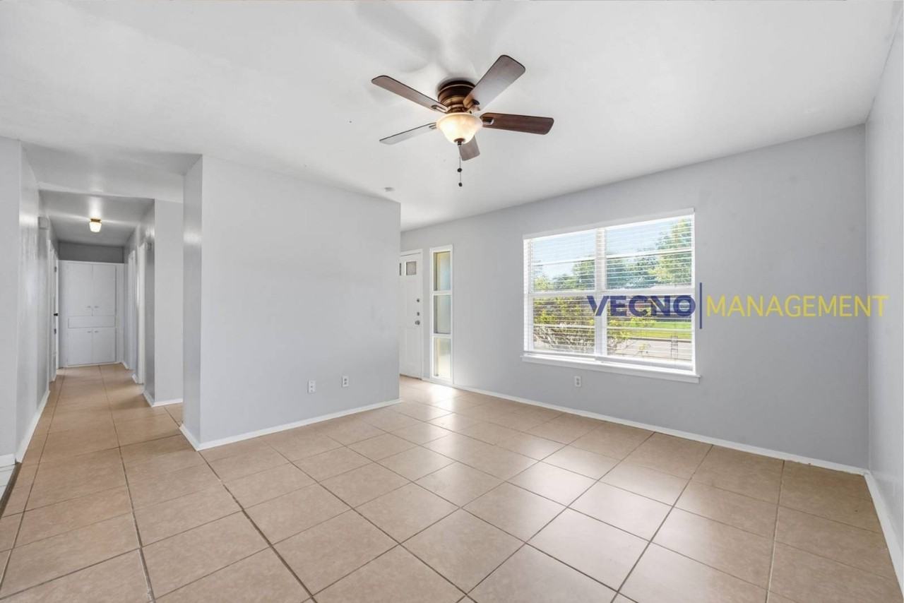 701 Aviation Ave - Photo 5 of 16