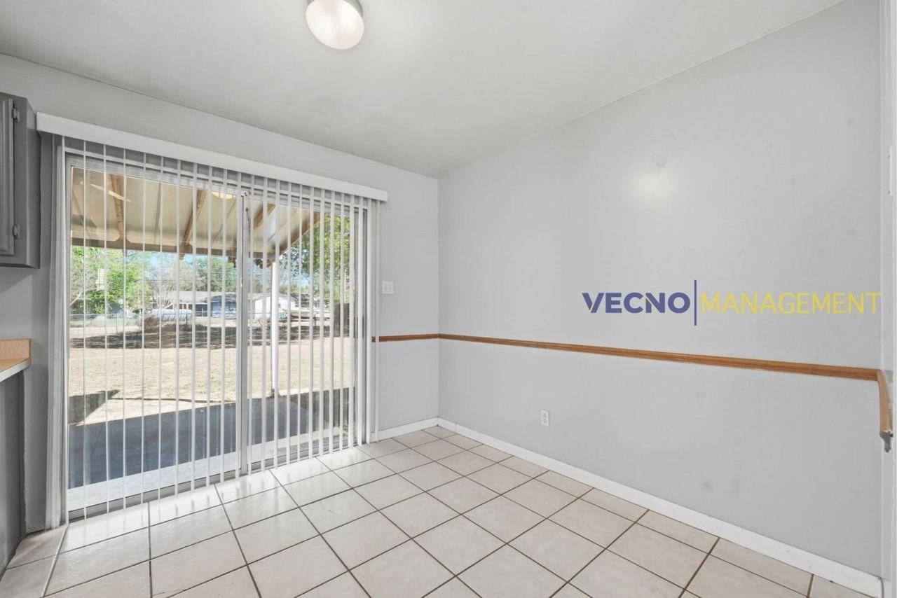 701 Aviation Ave - Photo 7 of 16