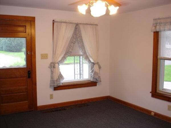 525 29th NW St - Photo 7 of 11