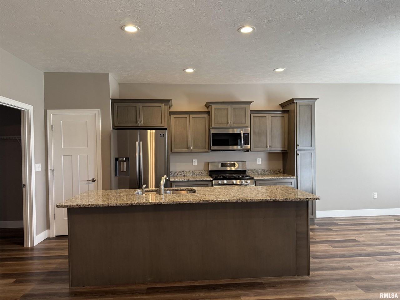 4511 Castle Pines Dr - Photo 4 of 22