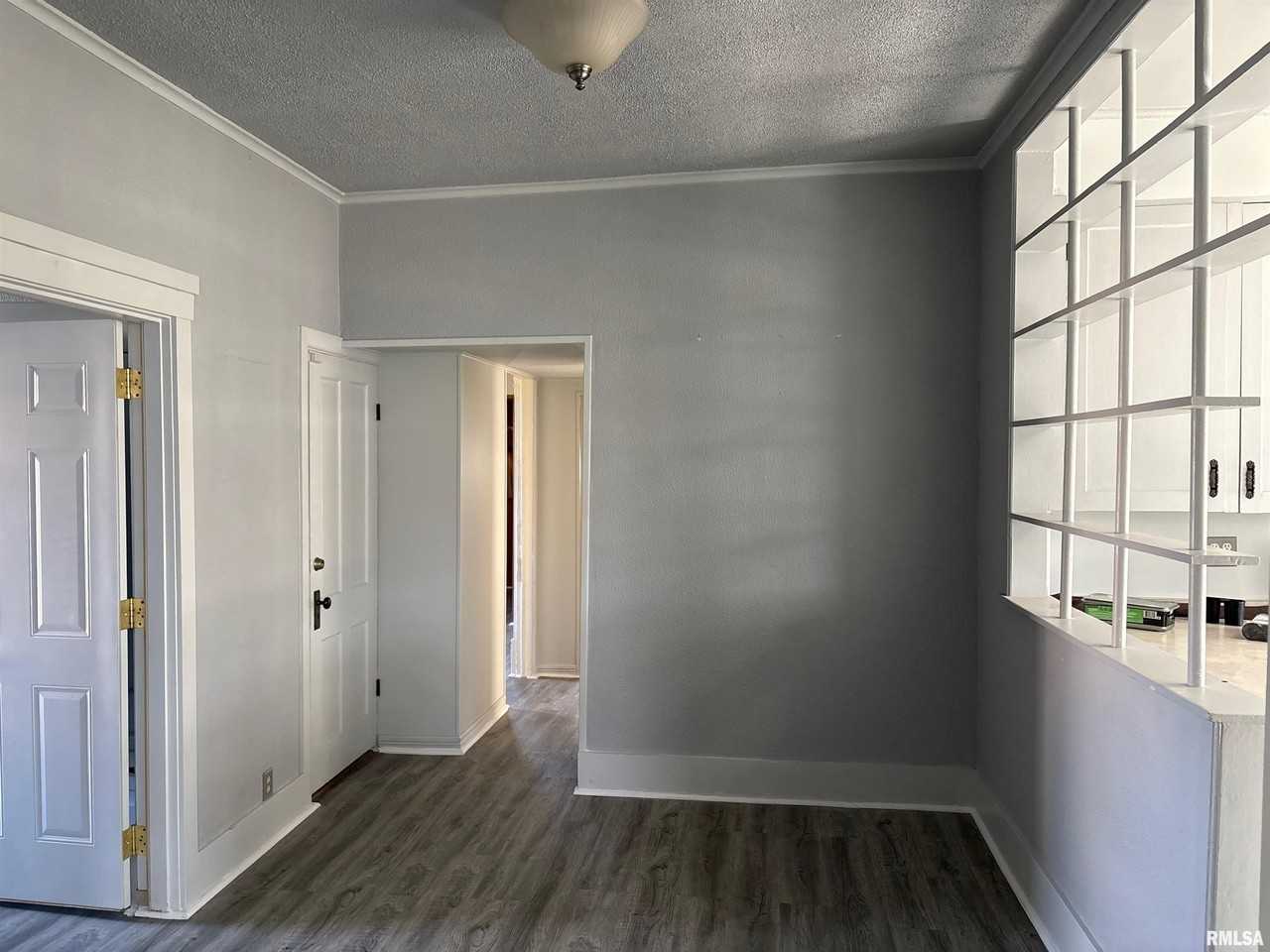 901 Ne Glen Oak Ave Unit 2 - Photo 5 of 19