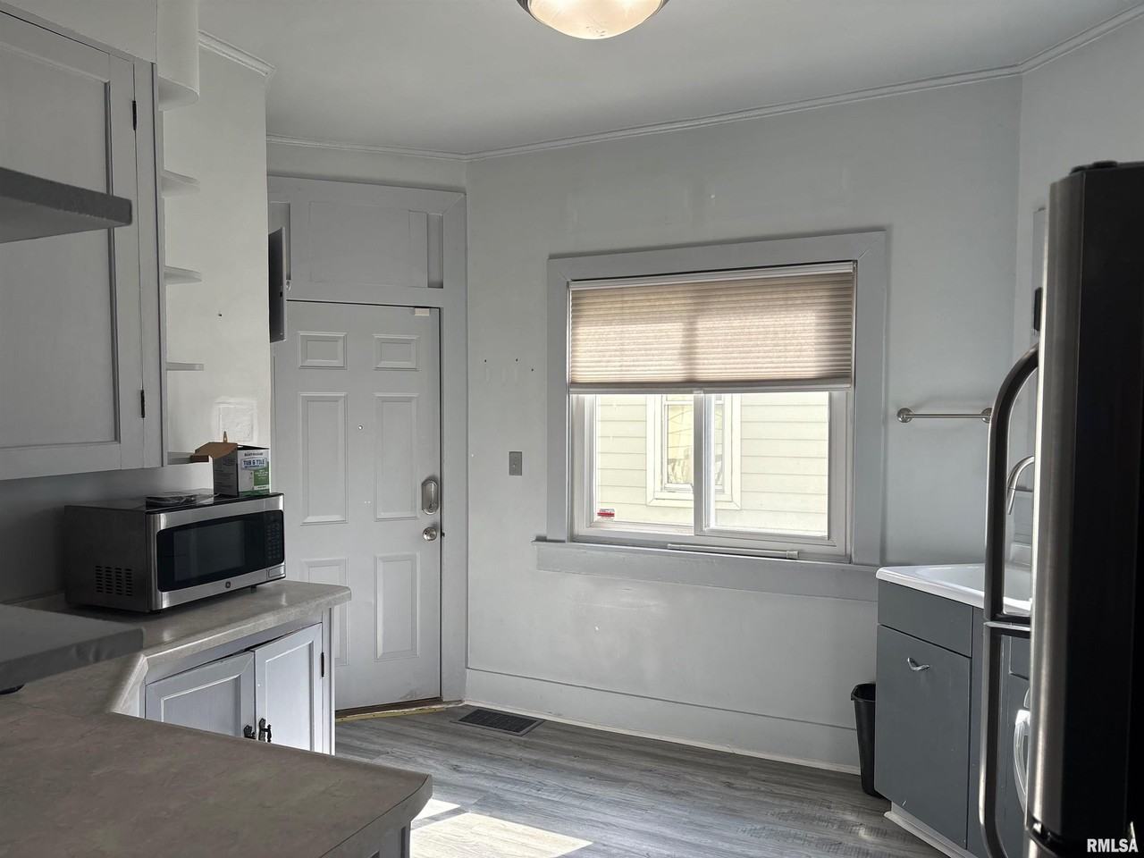 901 Ne Glen Oak Ave Unit 2 - Photo 7 of 19