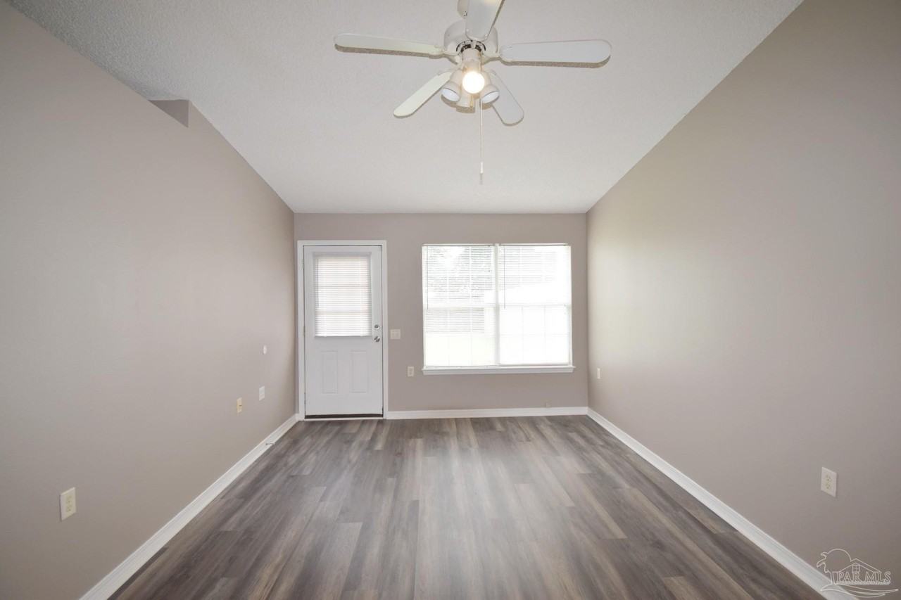 309 Loveland Cir - Photo 3 of 15