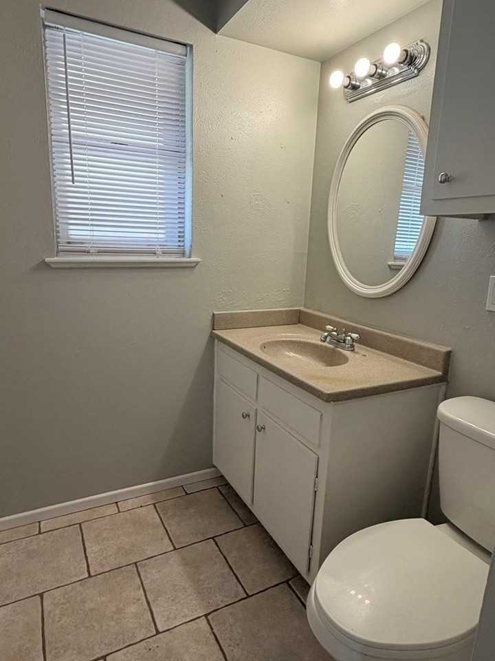 2106 Northrup Dr - Photo 6 of 10