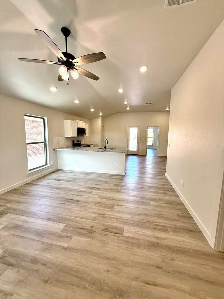 Country Club Dr - Photo 4 of 34