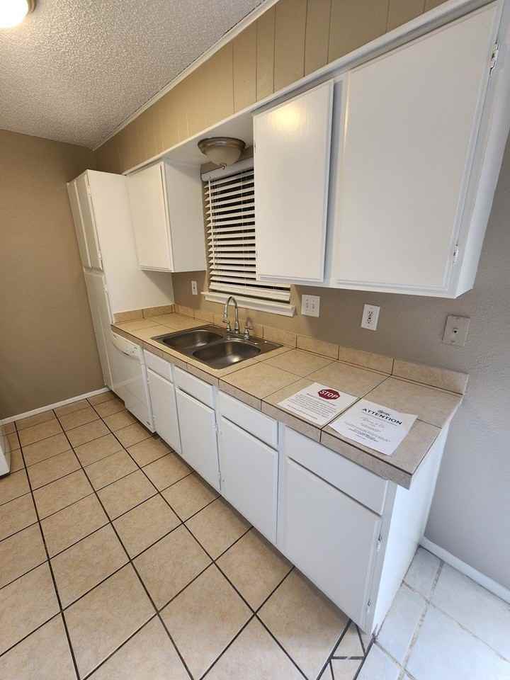 4405 Crockett Ave #A - Photo 5 of 25