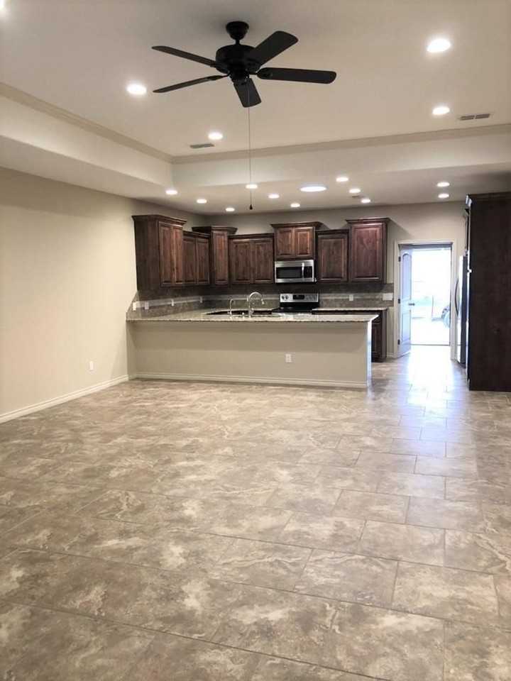 1513 Club Dr - Photo 3 of 27