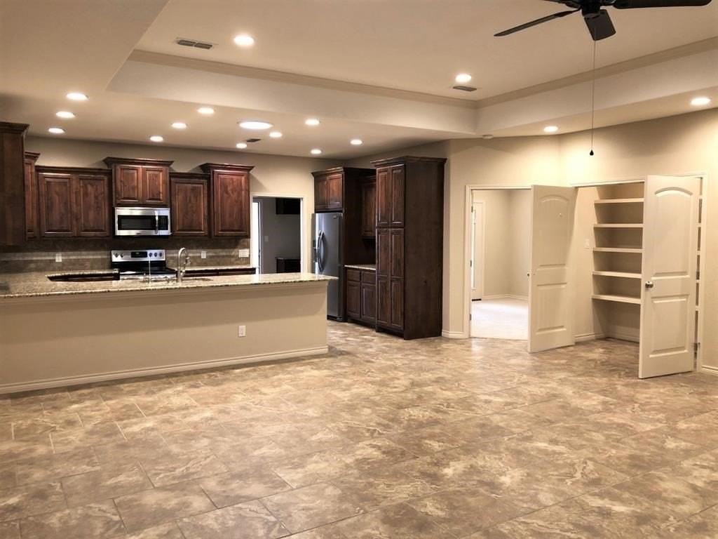 1513 Club Dr - Photo 4 of 27