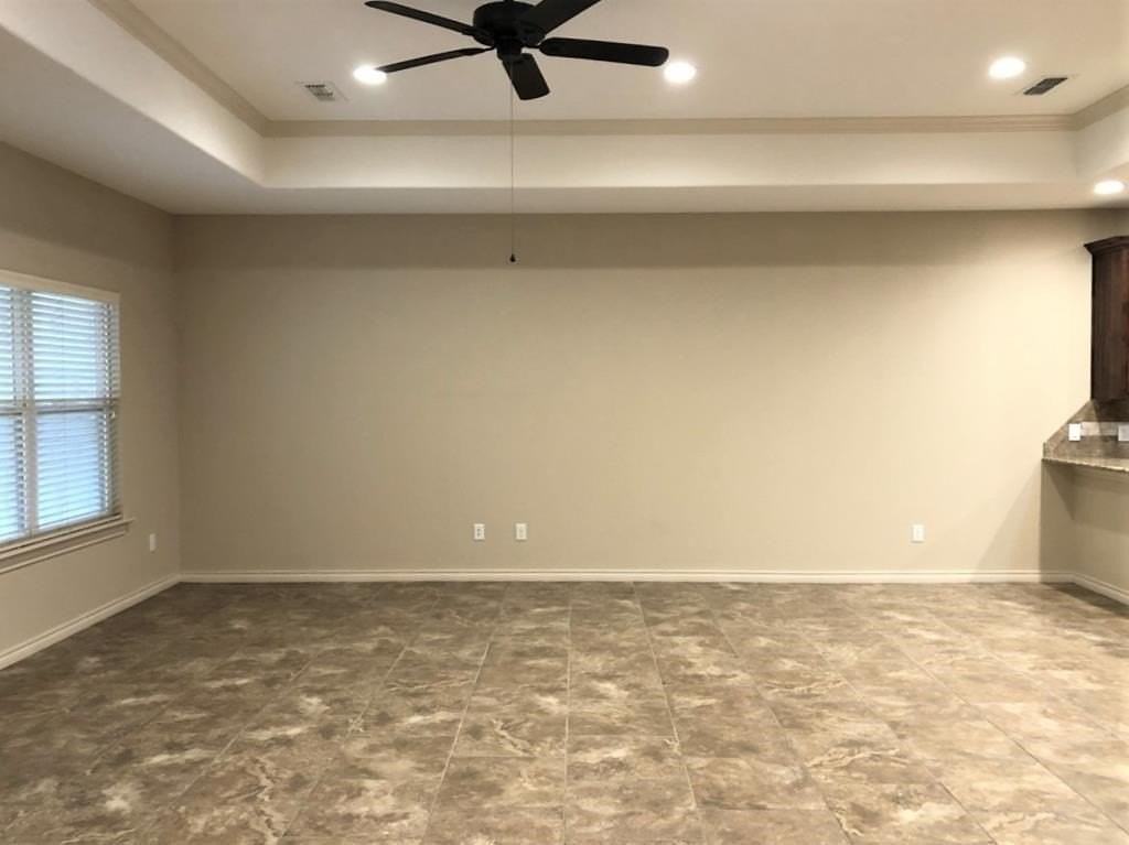 1513 Club Dr - Photo 5 of 27