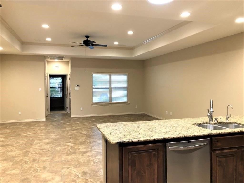 1513 Club Dr - Photo 6 of 27