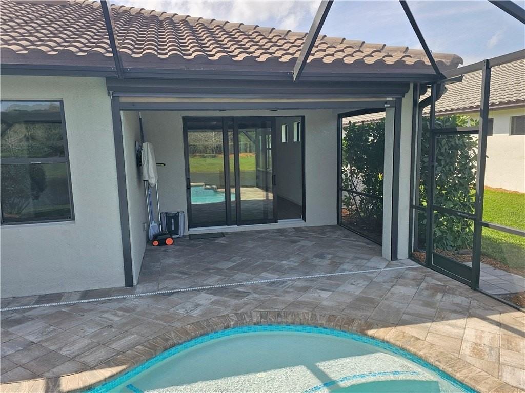 5203 Unity Sq - Photo 3 of 36