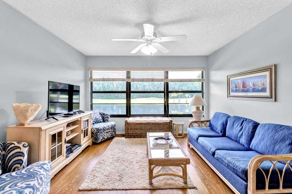 18 Plantation Dr Apt 206 - Photo 3 of 36