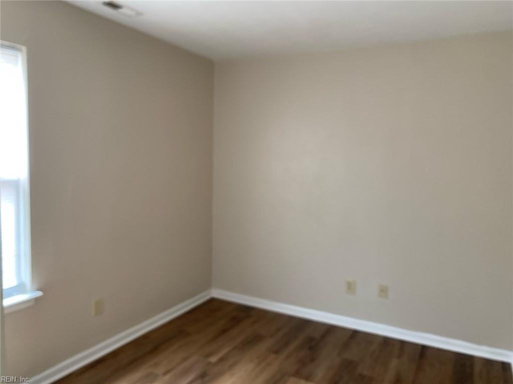 561 Peregrine St - Photo 3 of 23