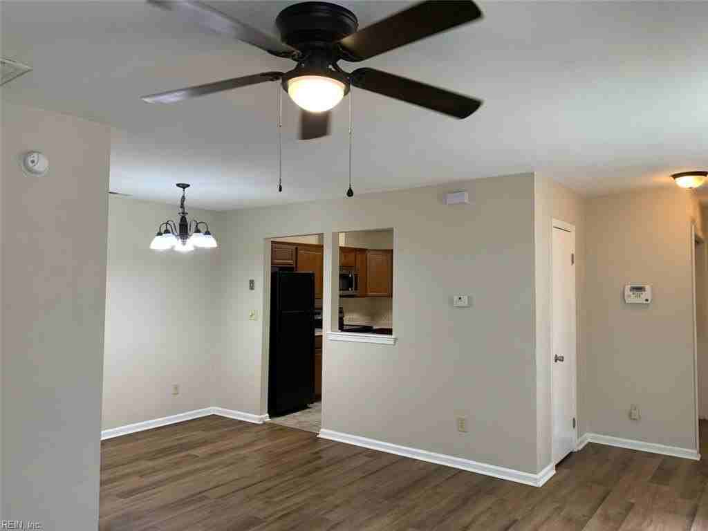 561 Peregrine St - Photo 7 of 23