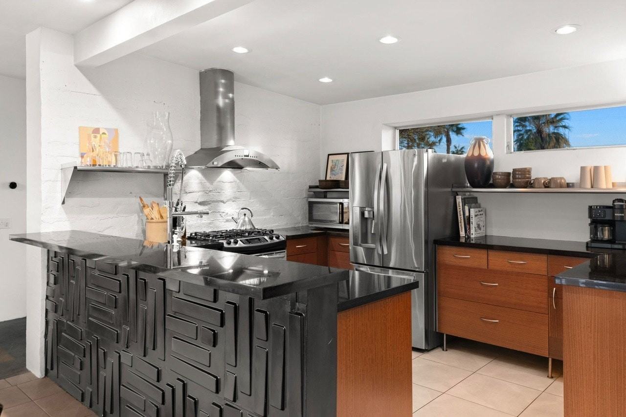 2555 North Junipero Avenue - Photo 6 of 24