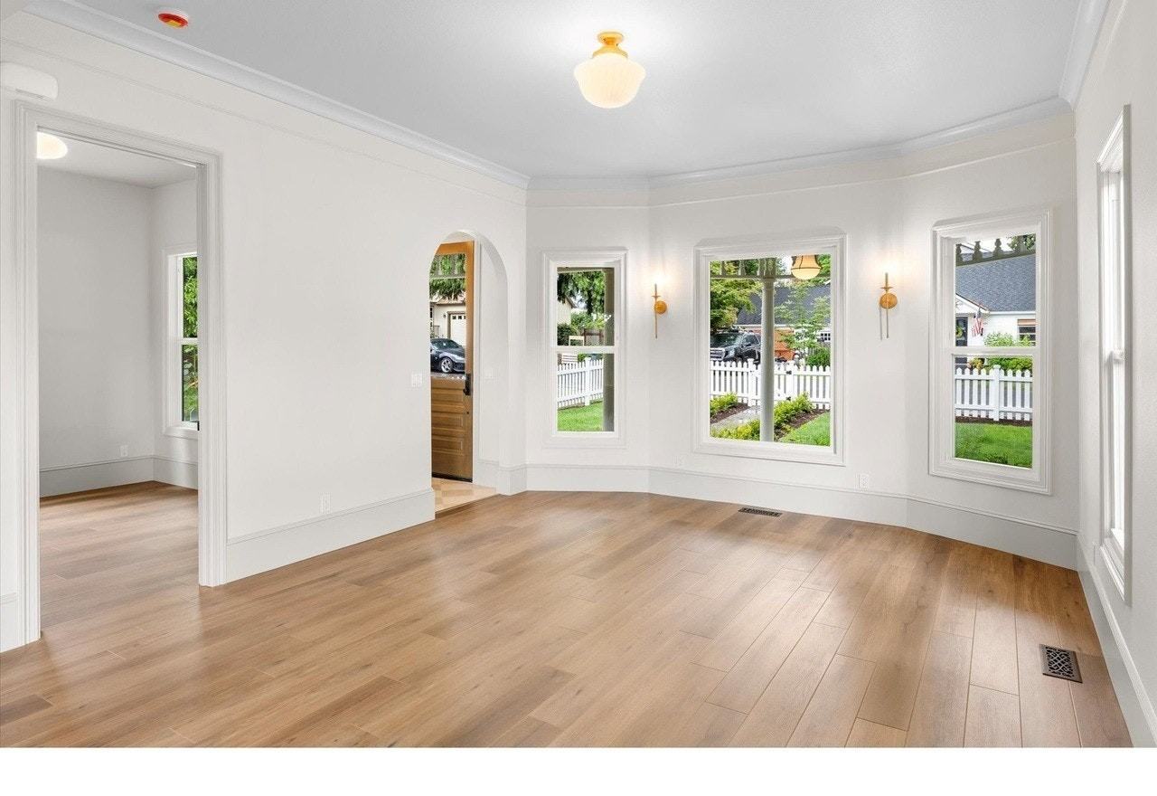 2089 5th Avenue - Photo 4 of 14