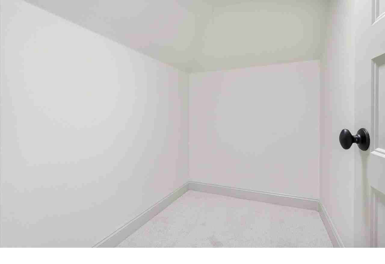 2089 5th Avenue - Photo 6 of 14