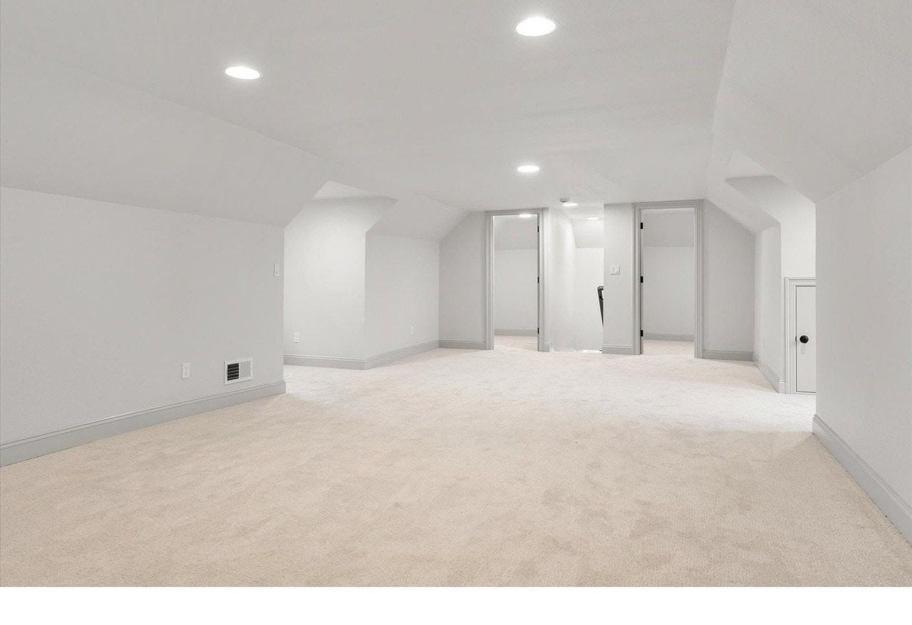 2089 5th Avenue - Photo 7 of 14