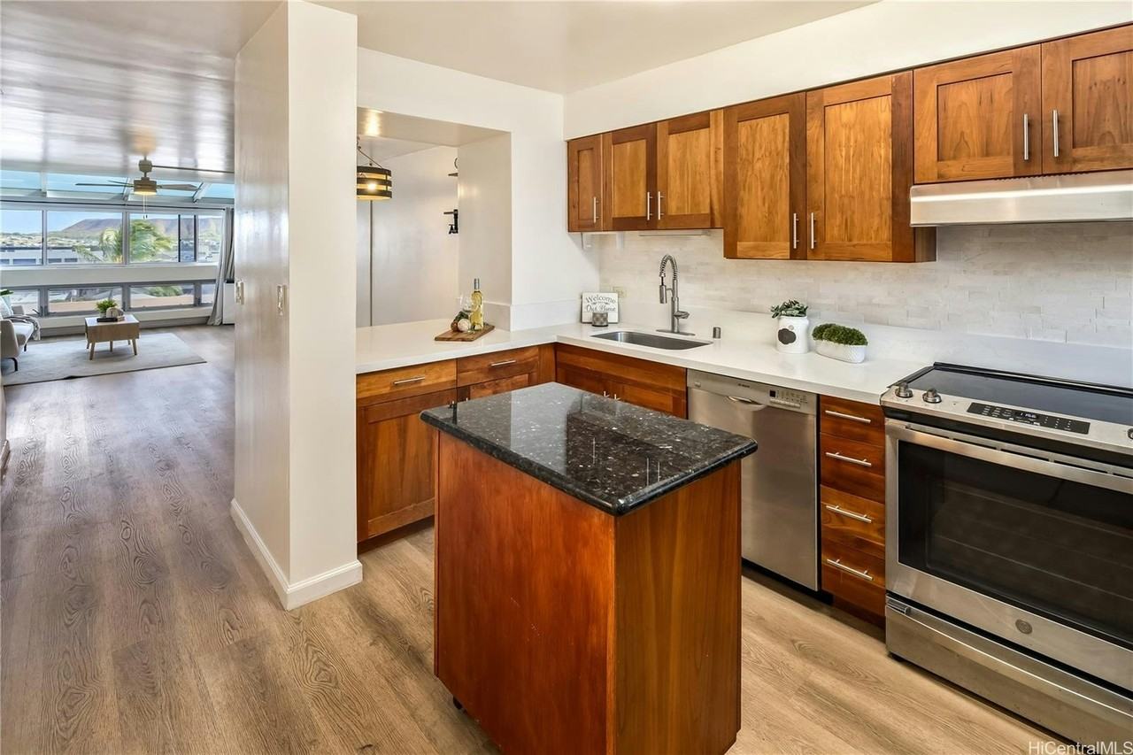 500 University Avenue, Unit 736 - Photo 5 of 17