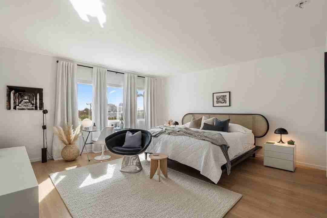 958 18th Street, Unit 5 - Photo 7 of 19