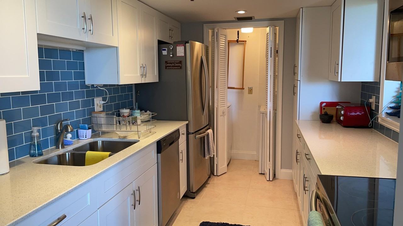 899 Jeffery St #503 - Photo 5 of 27