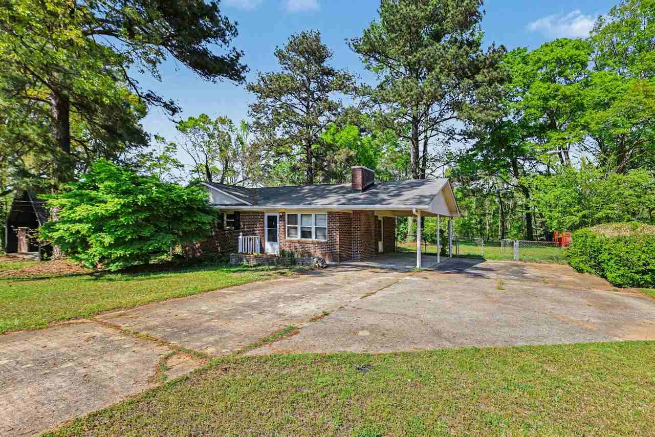 3670 Goodwin Road - Photo 3 of 16