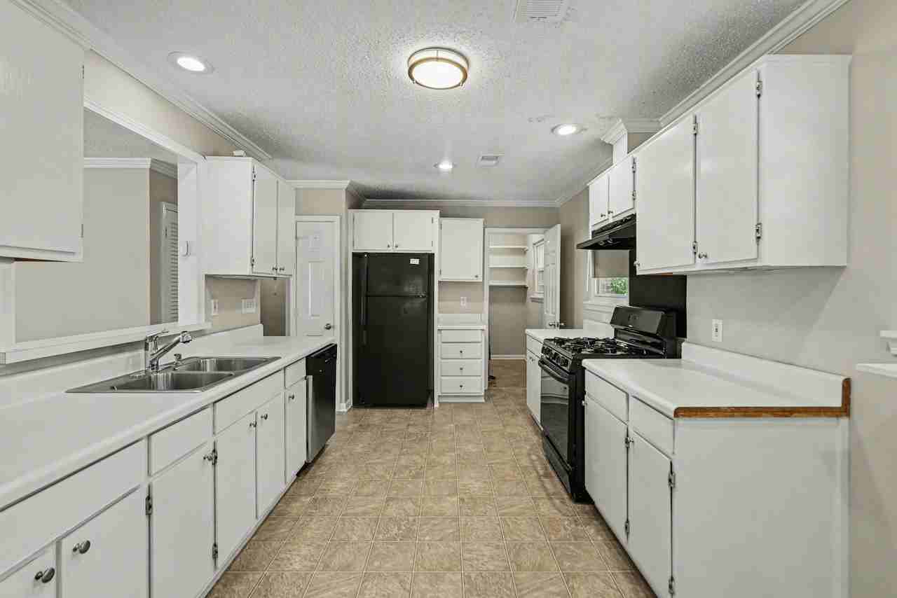 3670 Goodwin Road - Photo 7 of 16