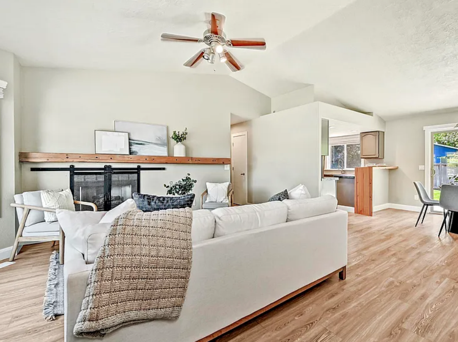 961 W Newport St - Photo 4 of 6