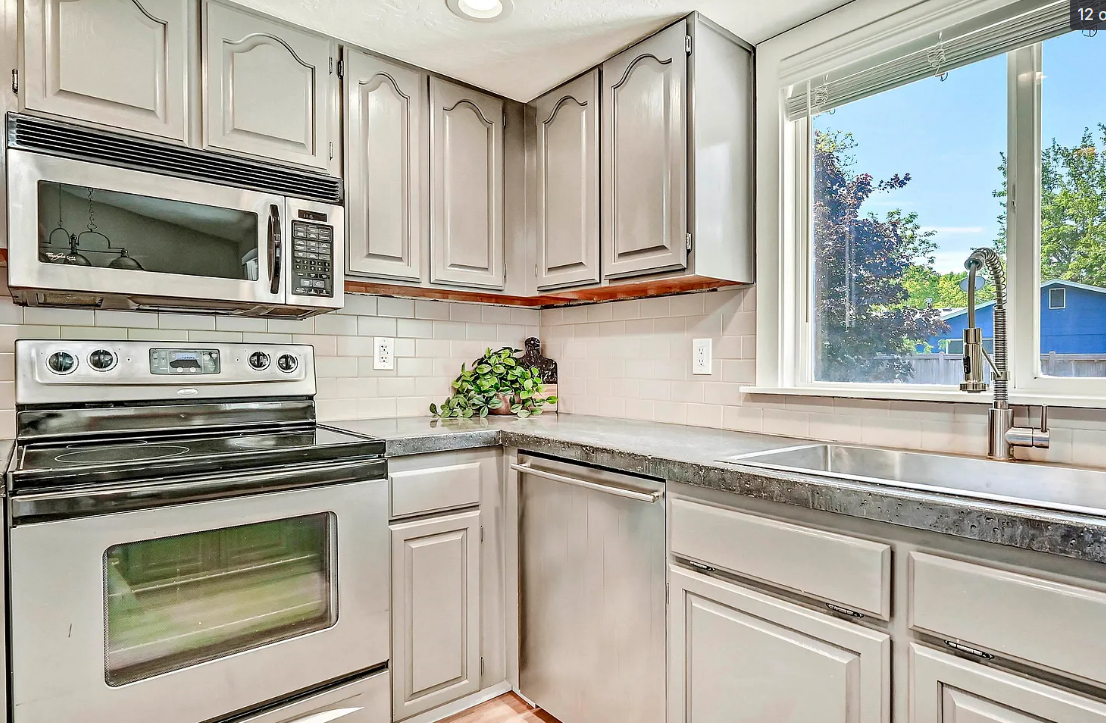 961 W Newport St - Photo 5 of 6