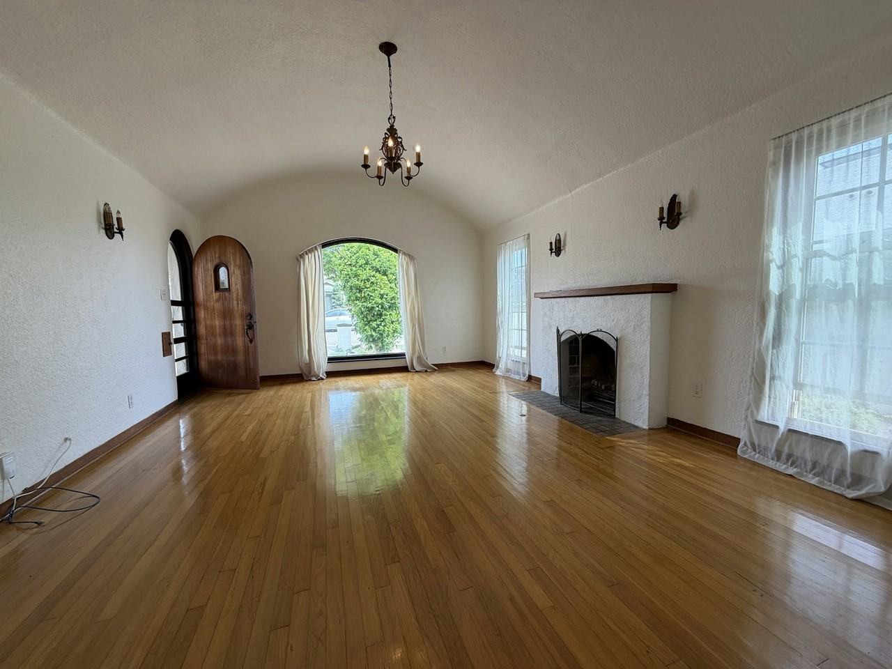 3138 Bancroft Street - Photo 3 of 21