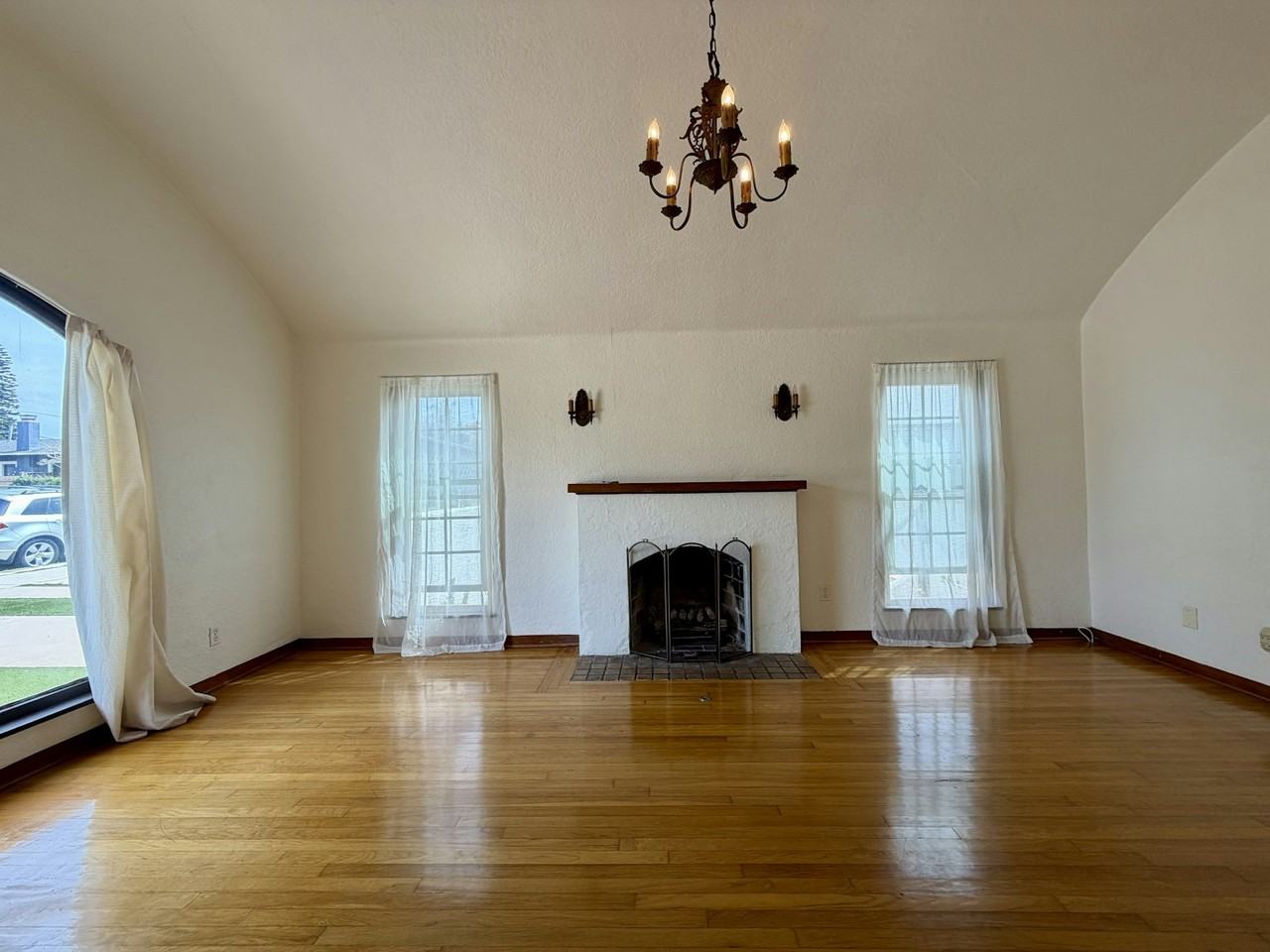 3138 Bancroft Street - Photo 4 of 21