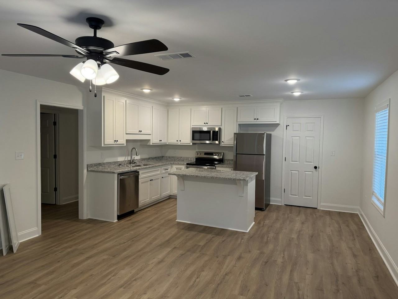 205 E 6th Ave - Photo 3 of 18
