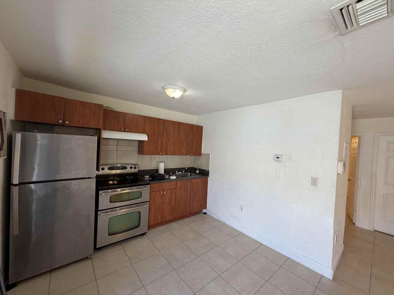 1305 Nw 2nd Ave Apt 2 - Photo 3 of 8