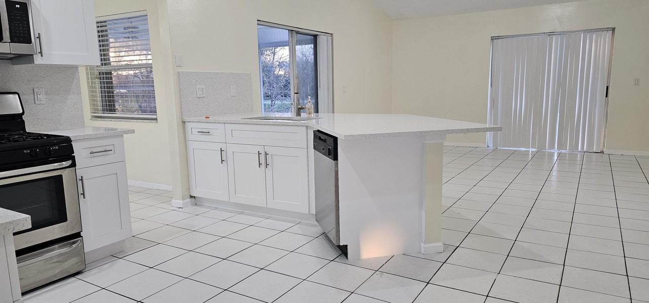 1488 Fairway Cir - Photo 3 of 16