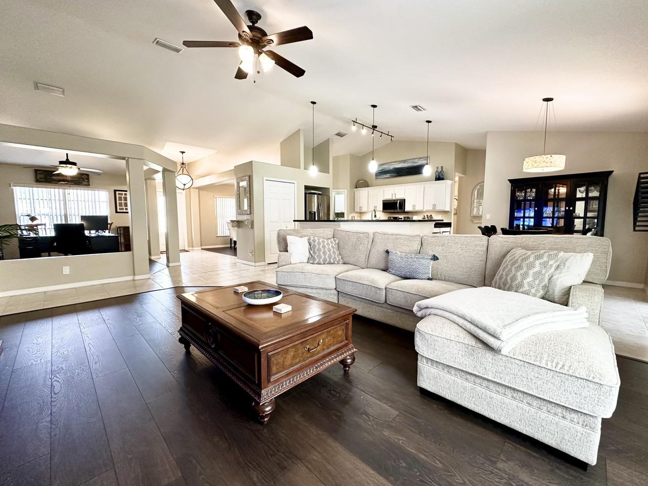 174 Sw Sea Lion Rd - Photo 3 of 19