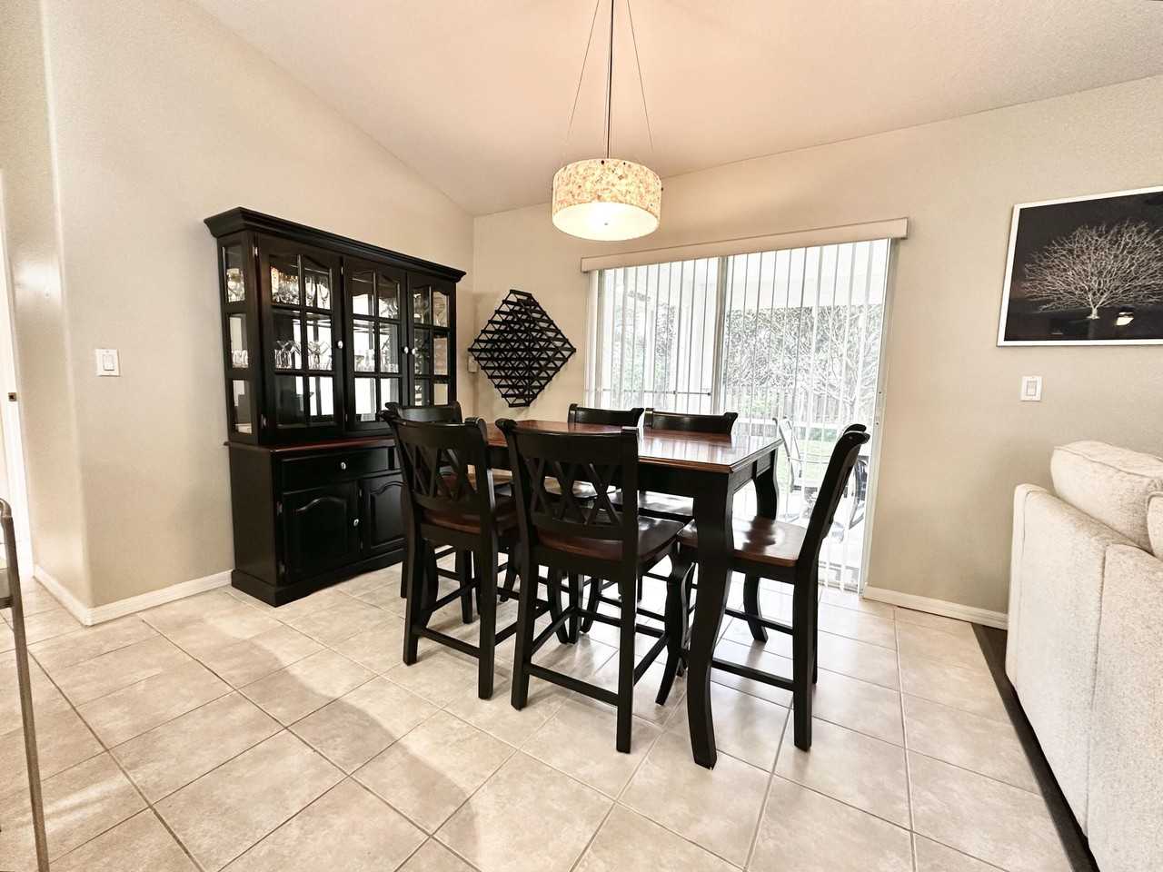 174 Sw Sea Lion Rd - Photo 7 of 19