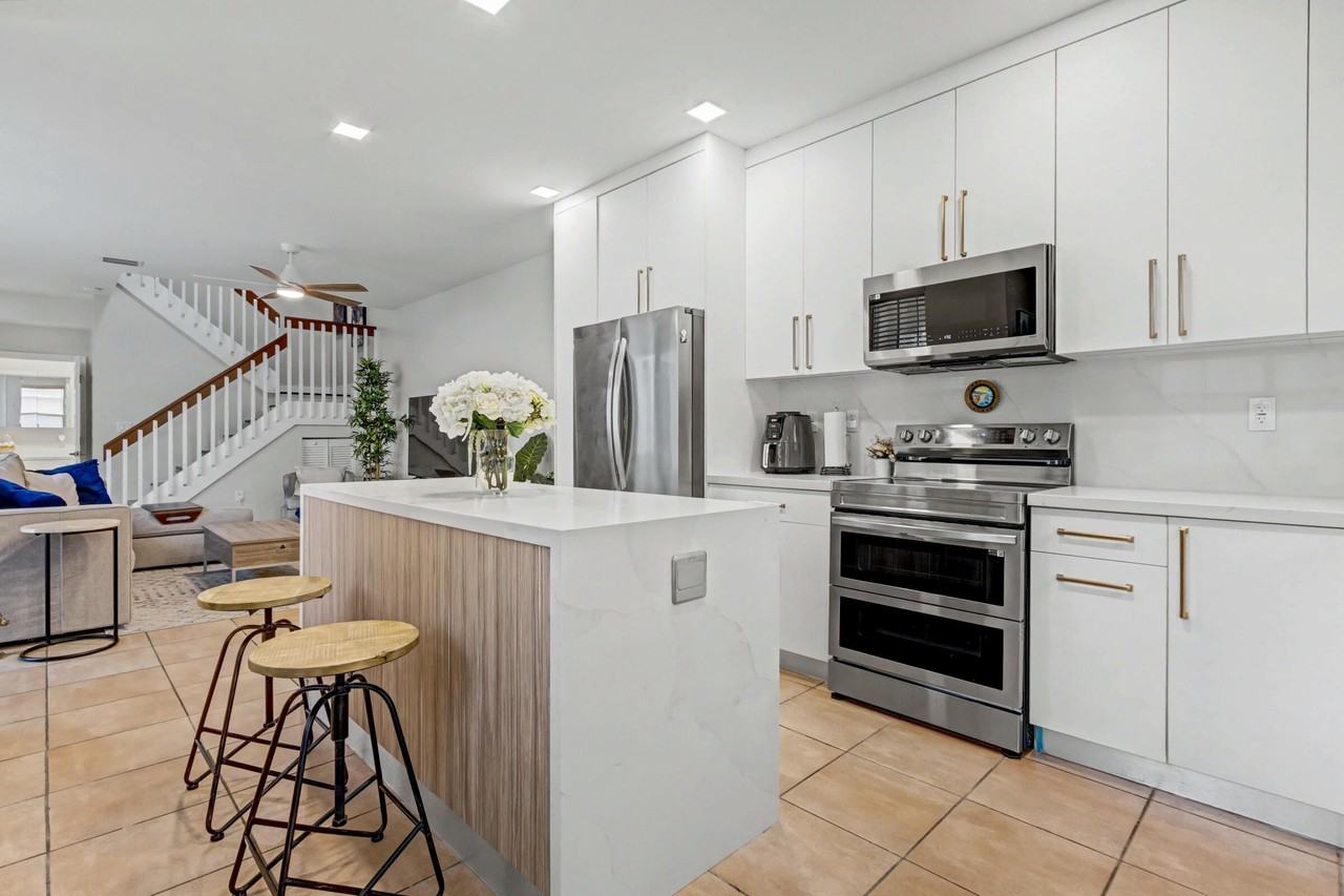 1545 Seagrape Way #1545 - Photo 4 of 35