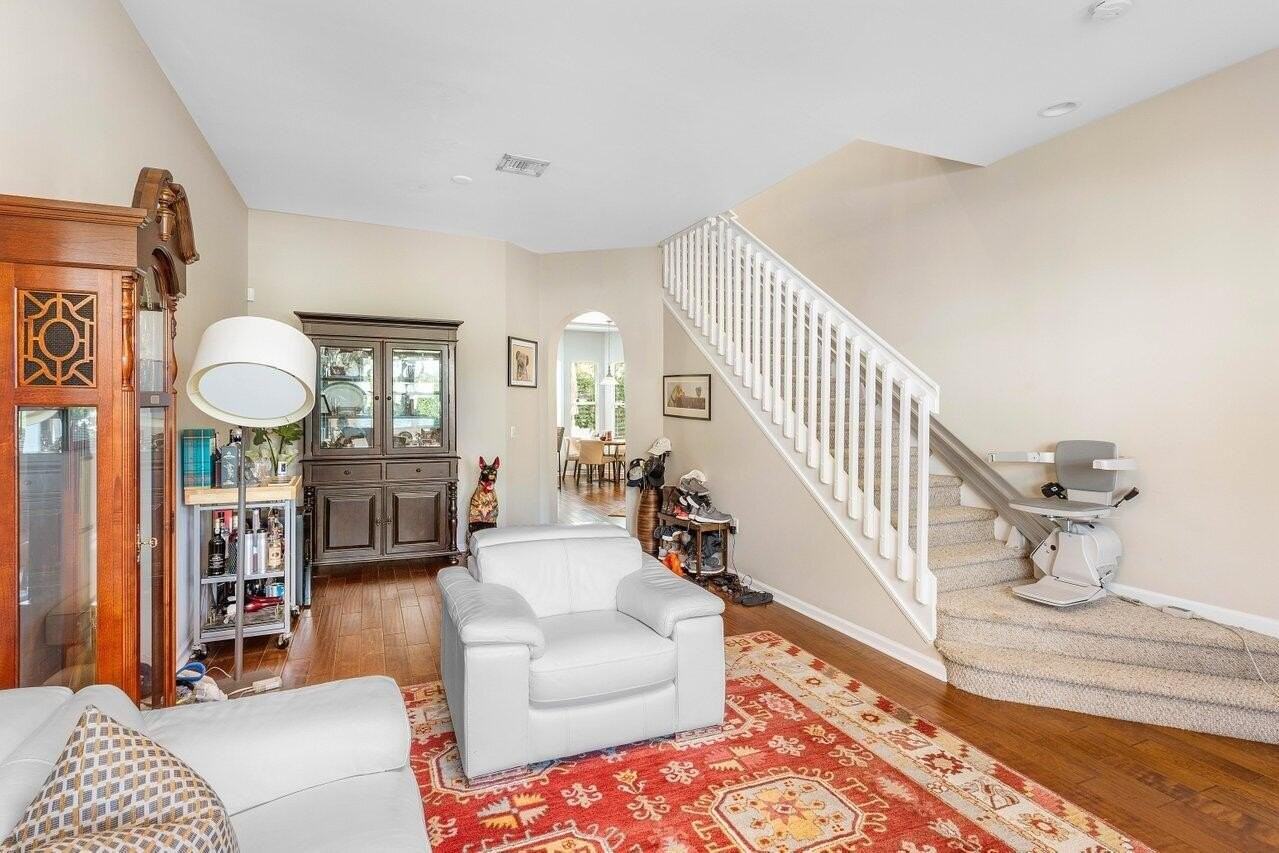 1875 Highland Grove Dr - Photo 4 of 27