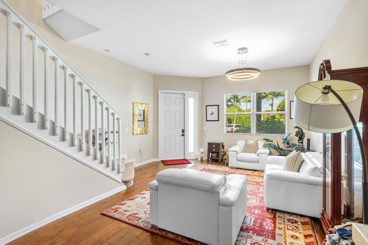 1875 Highland Grove Dr - Photo 5 of 27