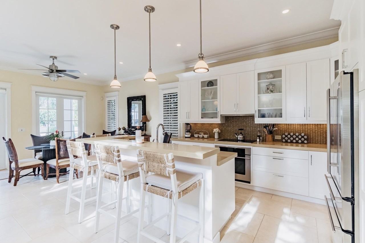 1127 Miramar Dr - Photo 6 of 35