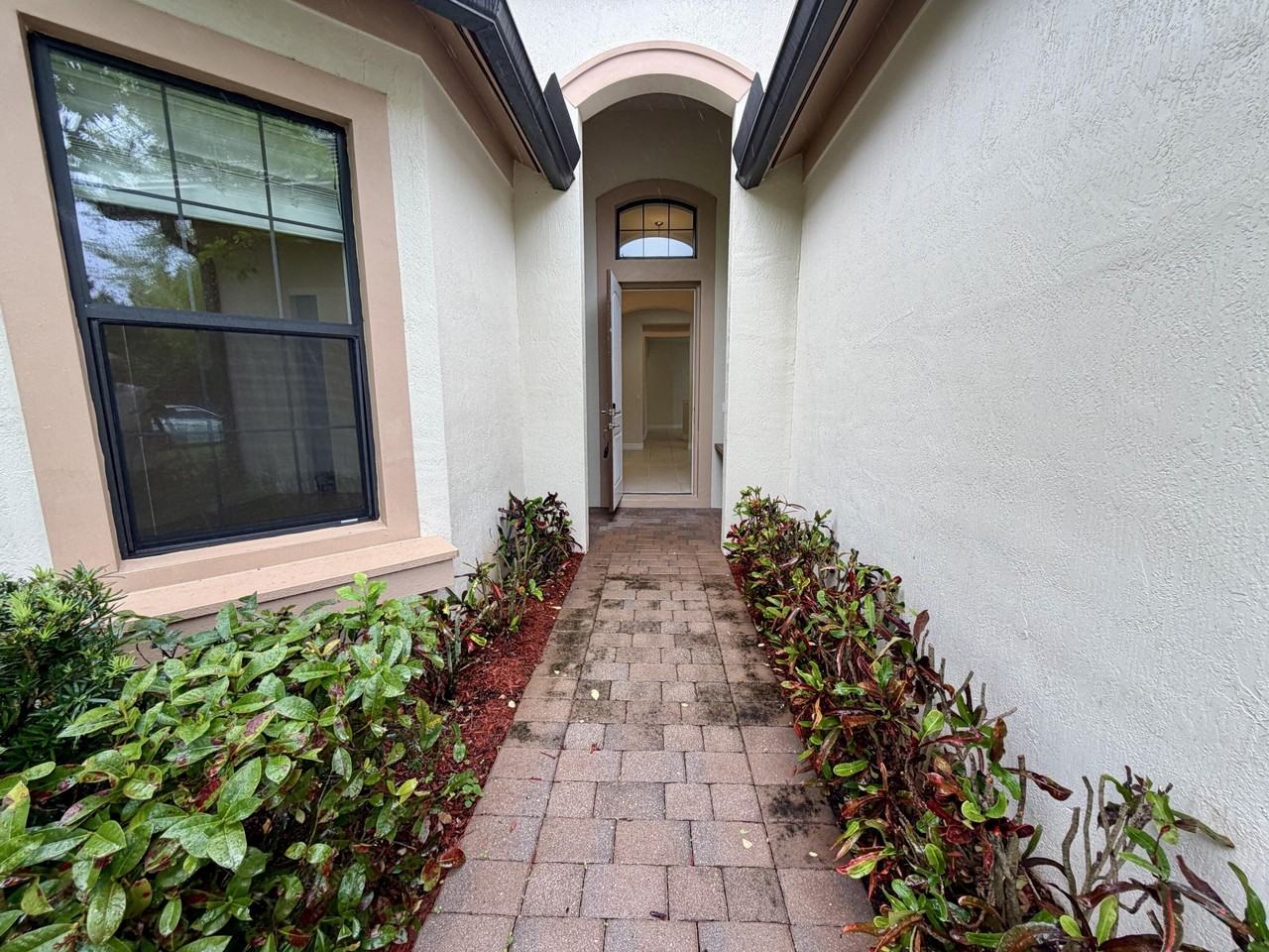 2905 Siena Cir - Photo 3 of 35