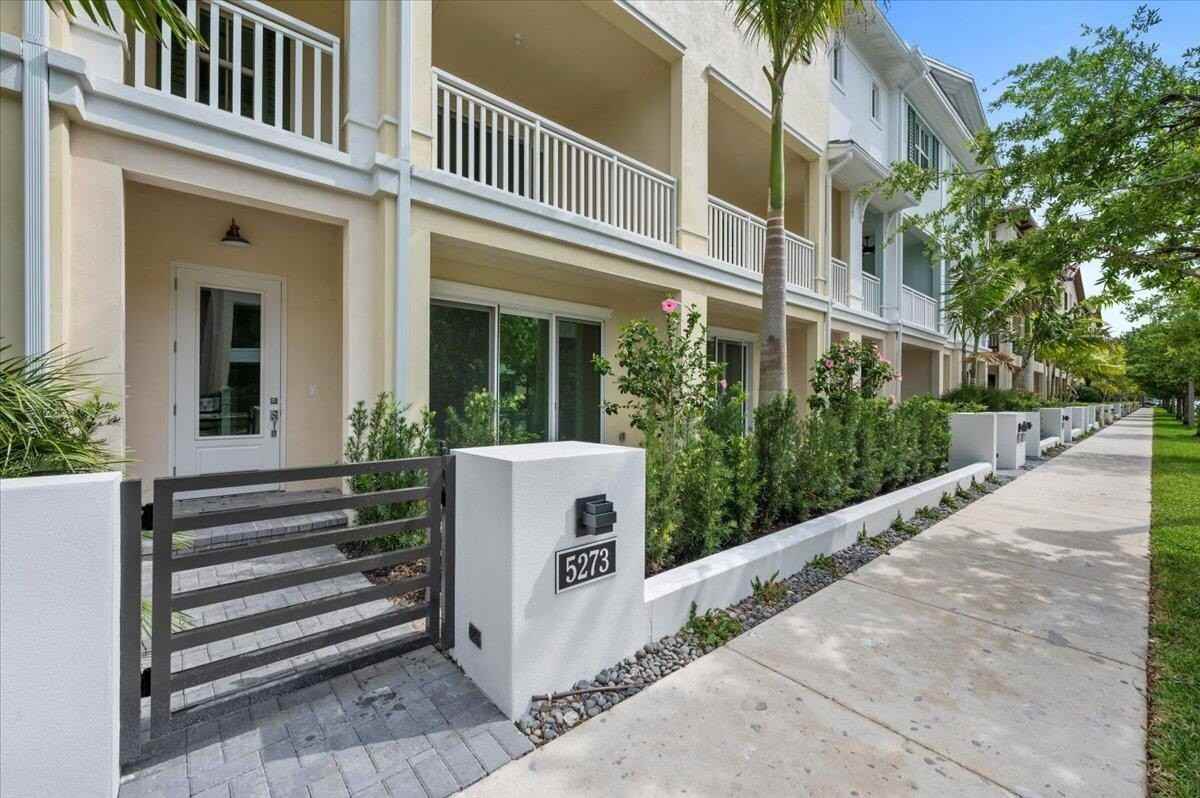 5273 Beckman Ter - Photo 2 of 41