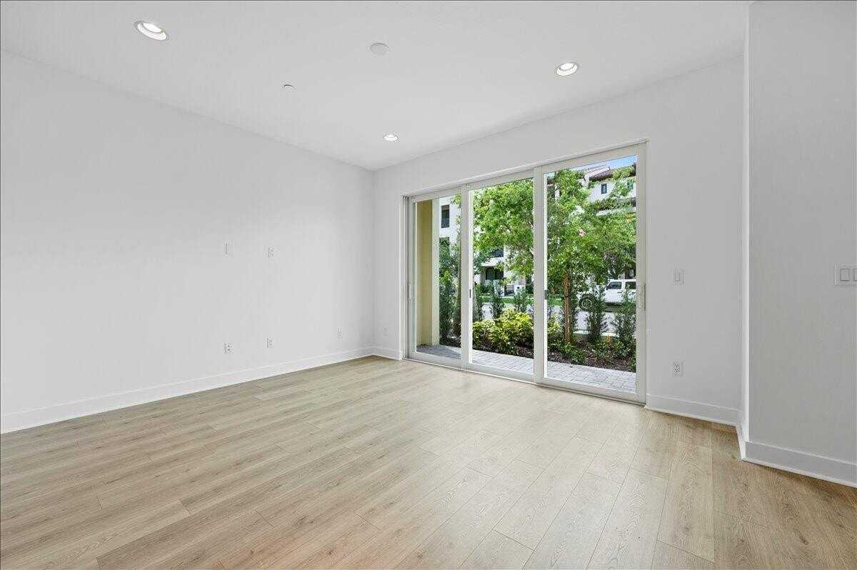 5273 Beckman Ter - Photo 6 of 41