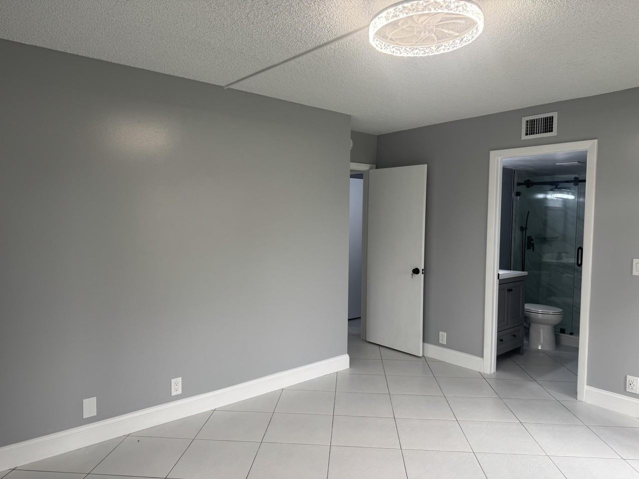 802 Sky Pine Way #D1 - Photo 3 of 19