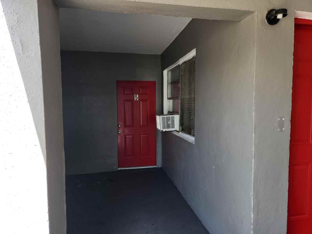 1025 13th St Apt 5 - Photo 2 of 10