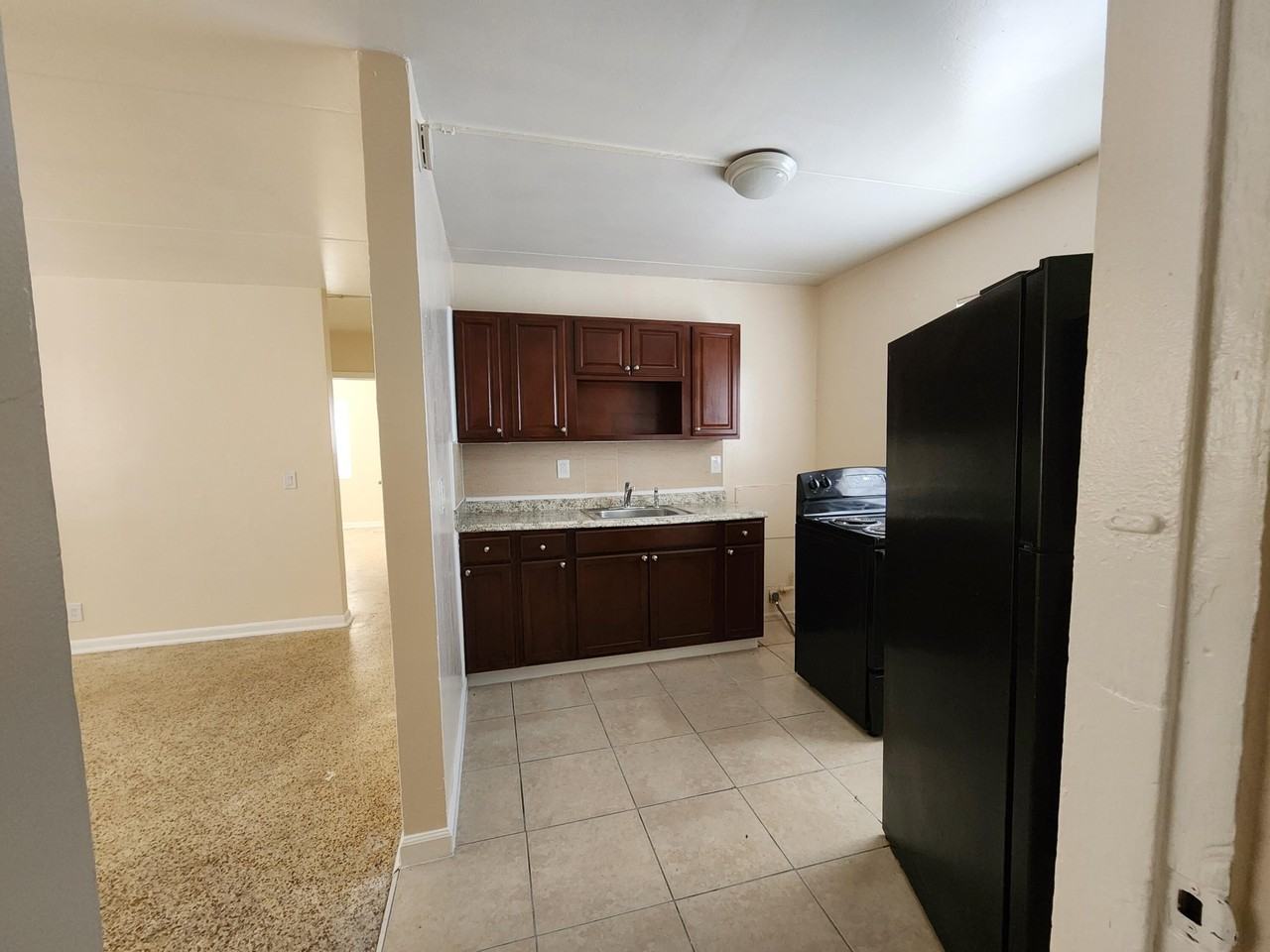 1025 13th St Apt 5 - Photo 3 of 10