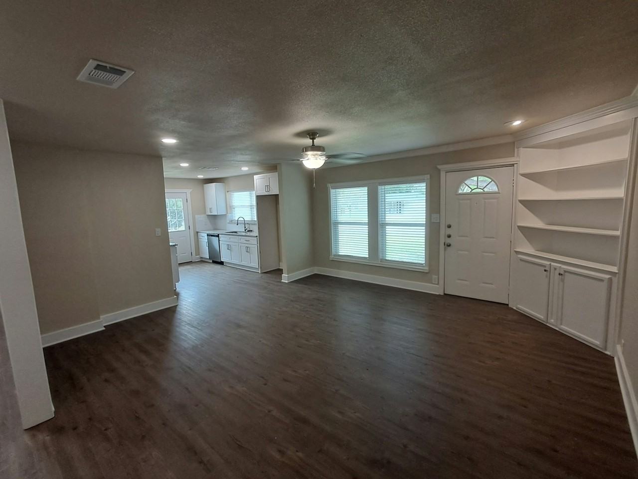 4709 Trail Lake Dr - Photo 2 of 21