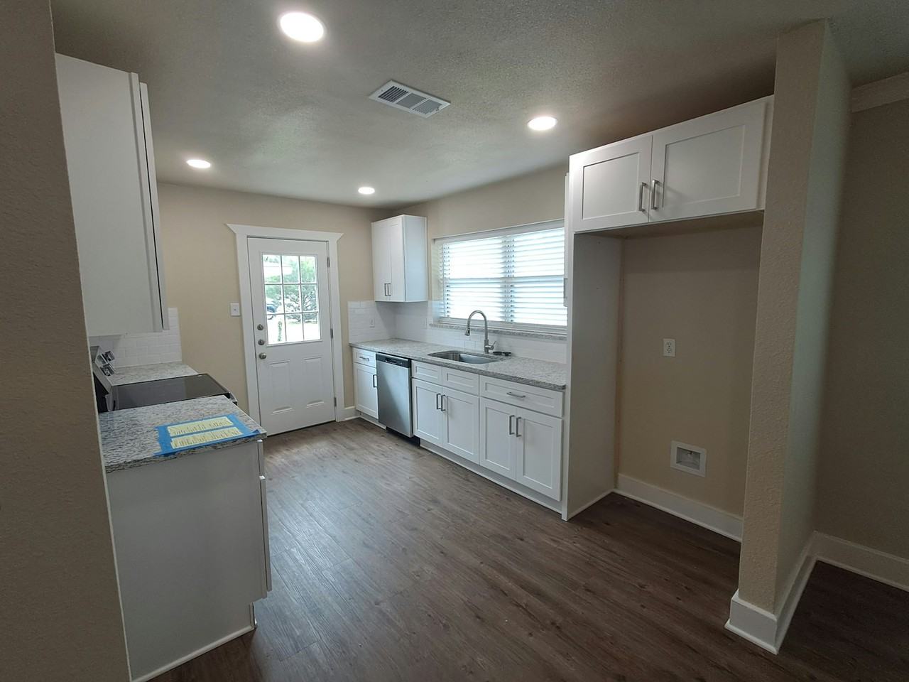 4709 Trail Lake Dr - Photo 3 of 21