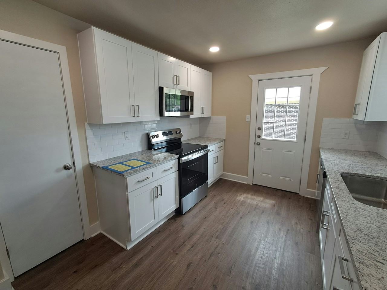 4709 Trail Lake Dr - Photo 4 of 21