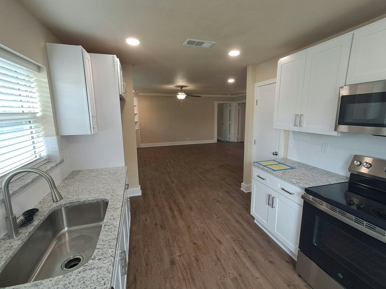 4709 Trail Lake Dr - Photo 5 of 21